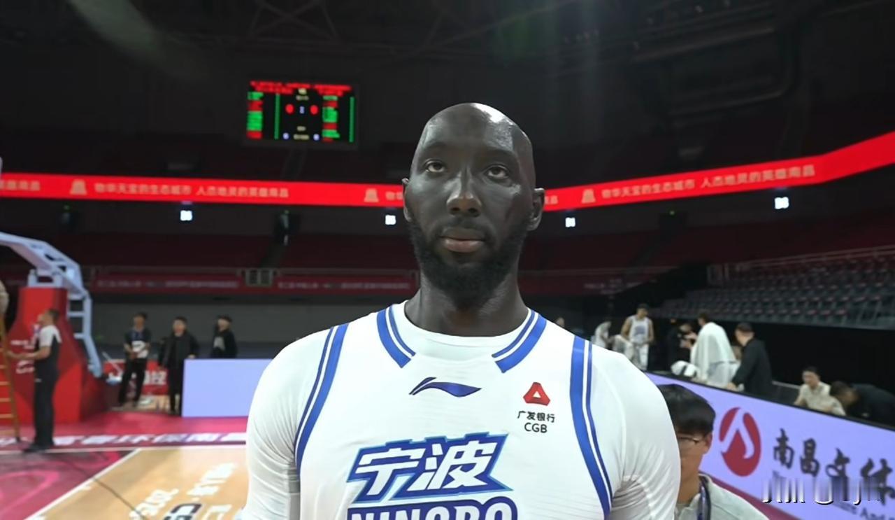 CBA俱乐部杯惨案！
40分差距戳破外援重要性。
 
12月5日CBA俱乐部杯，