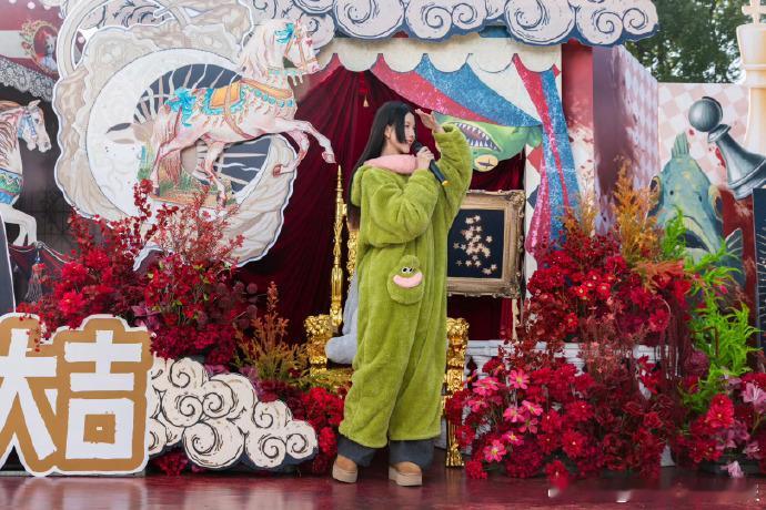 陈都灵双向奔赴的会面陈都灵玩偶奇旅加载中 现实与幻想的界限摇晃，陈都灵的玩偶奇旅