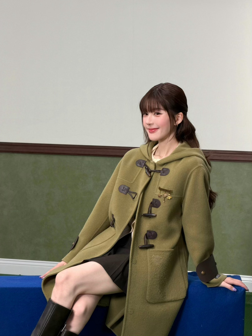 曝赵露思新剧导演是赵露思本人不知道这个ct下的人再唱什么衰 赵露思做什么都全肯定