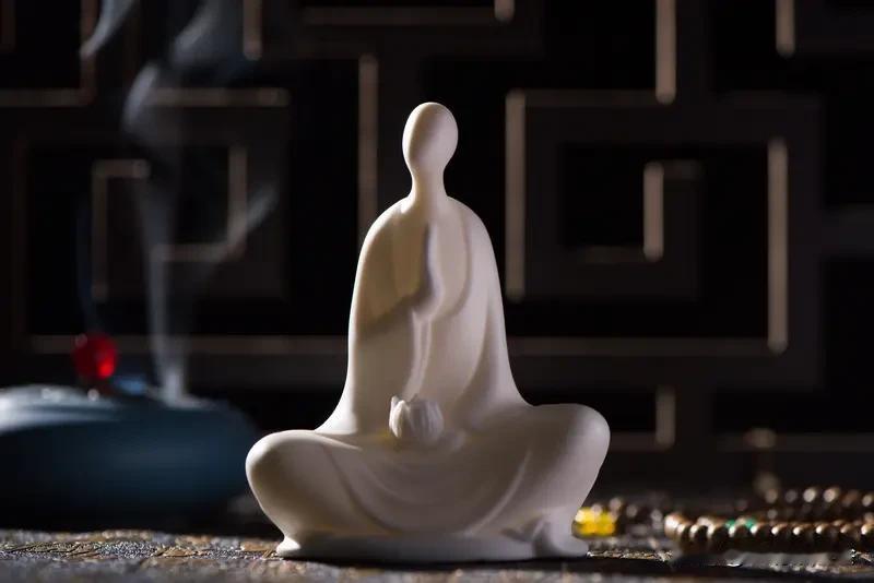 想变得淡定、从容，得从丰富内心和经历磨炼入手。内心丰富的人，应对外界变化更有底气