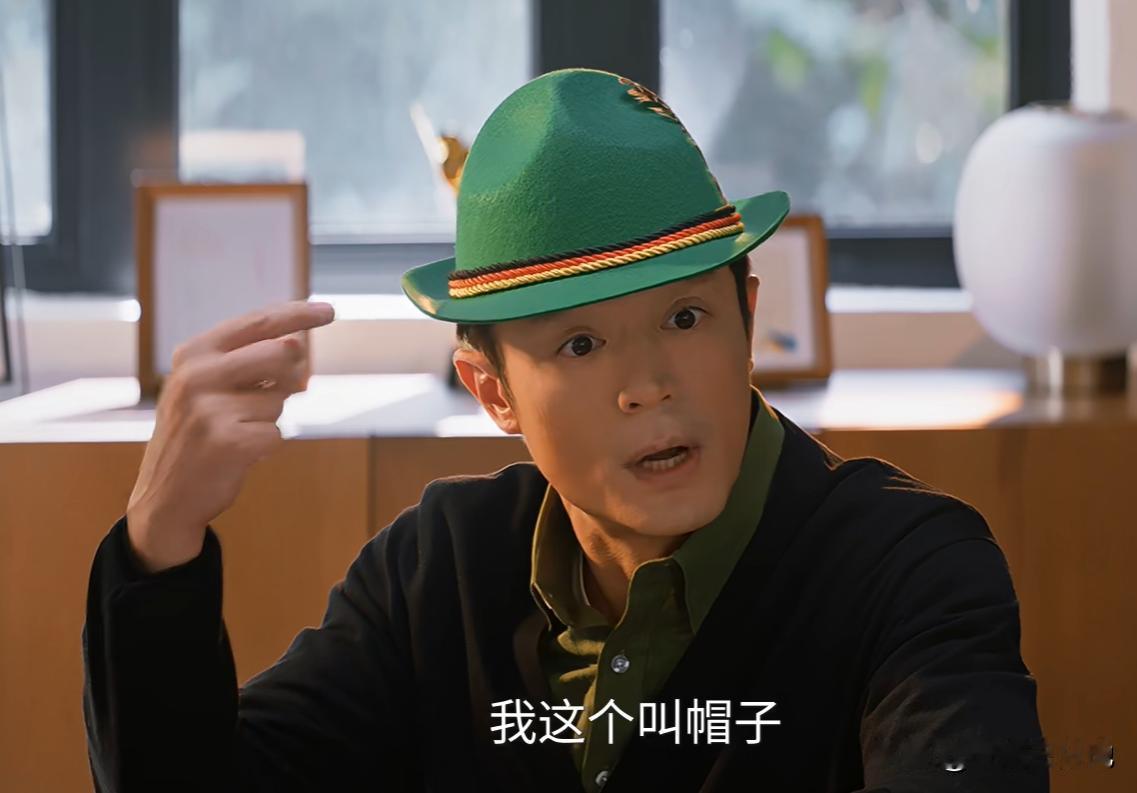 霍建华新剧的状态，又老又油腻。
 
他和朱珠两年前合作的《他为什么依然单身》，跟