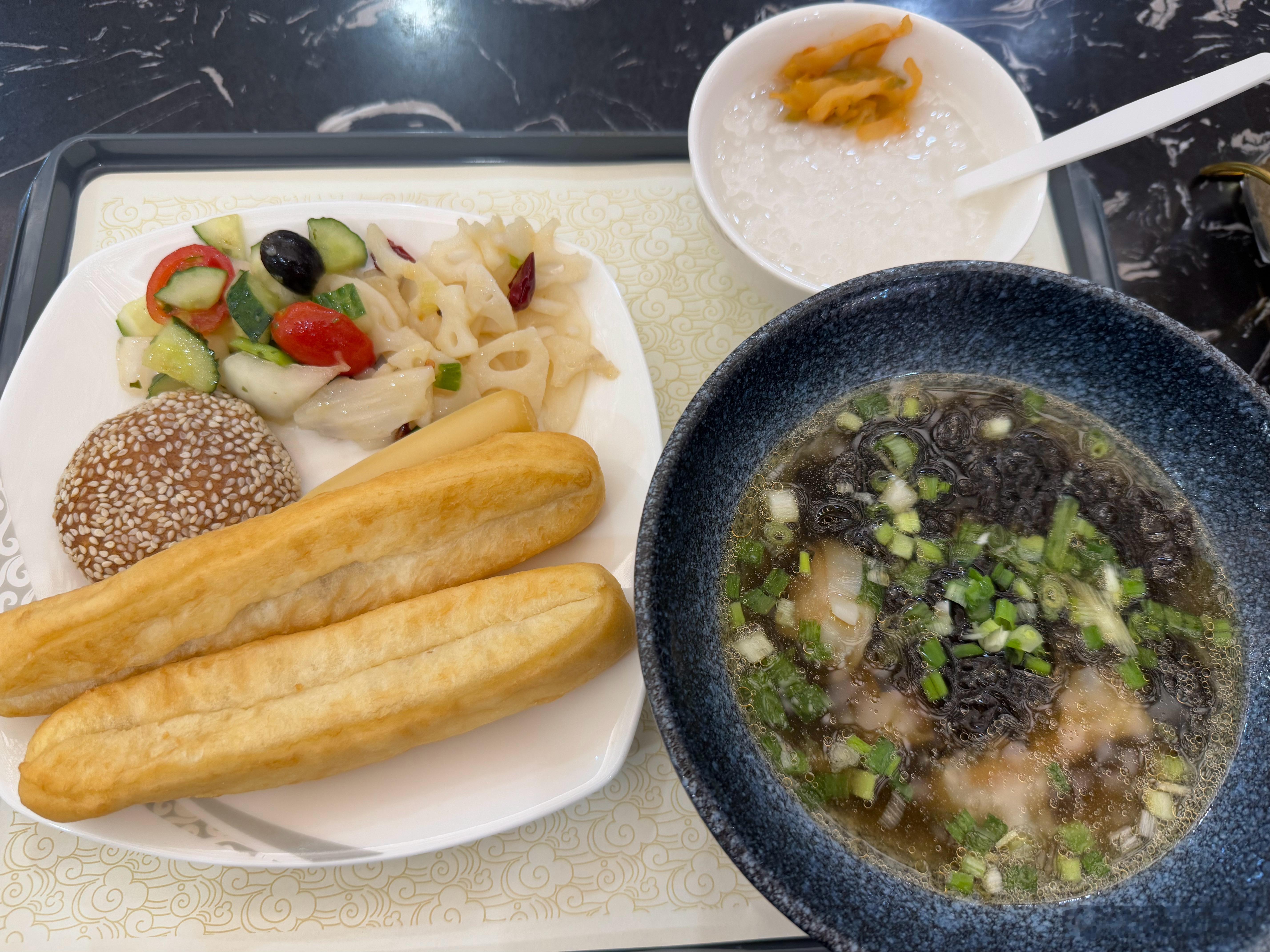 早啊[太阳]今天的行程比较紧张又是一个极限当天往返早餐多吃点吧飞行日记  ​​​