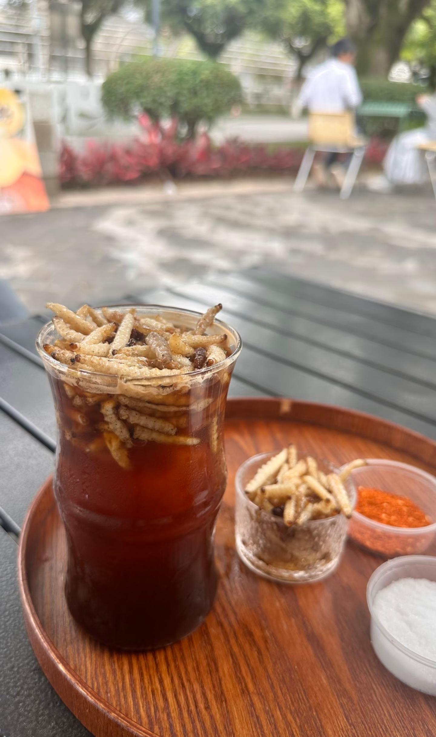 刘涛说大肠包榴莲香极了 美食包容度天花板当属刘涛！从奇葩小吃到创意料理全都能拿捏