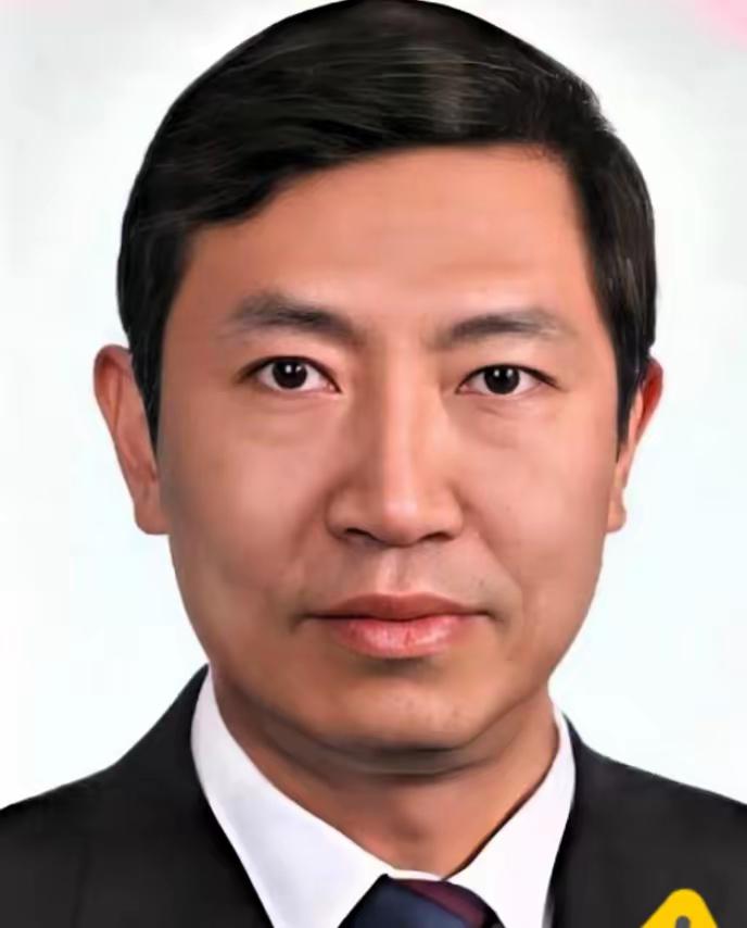 这哪是简单的贪官，这简直是在咱们头顶上“埋雷”！

核工业集团原总经理顾军被查，