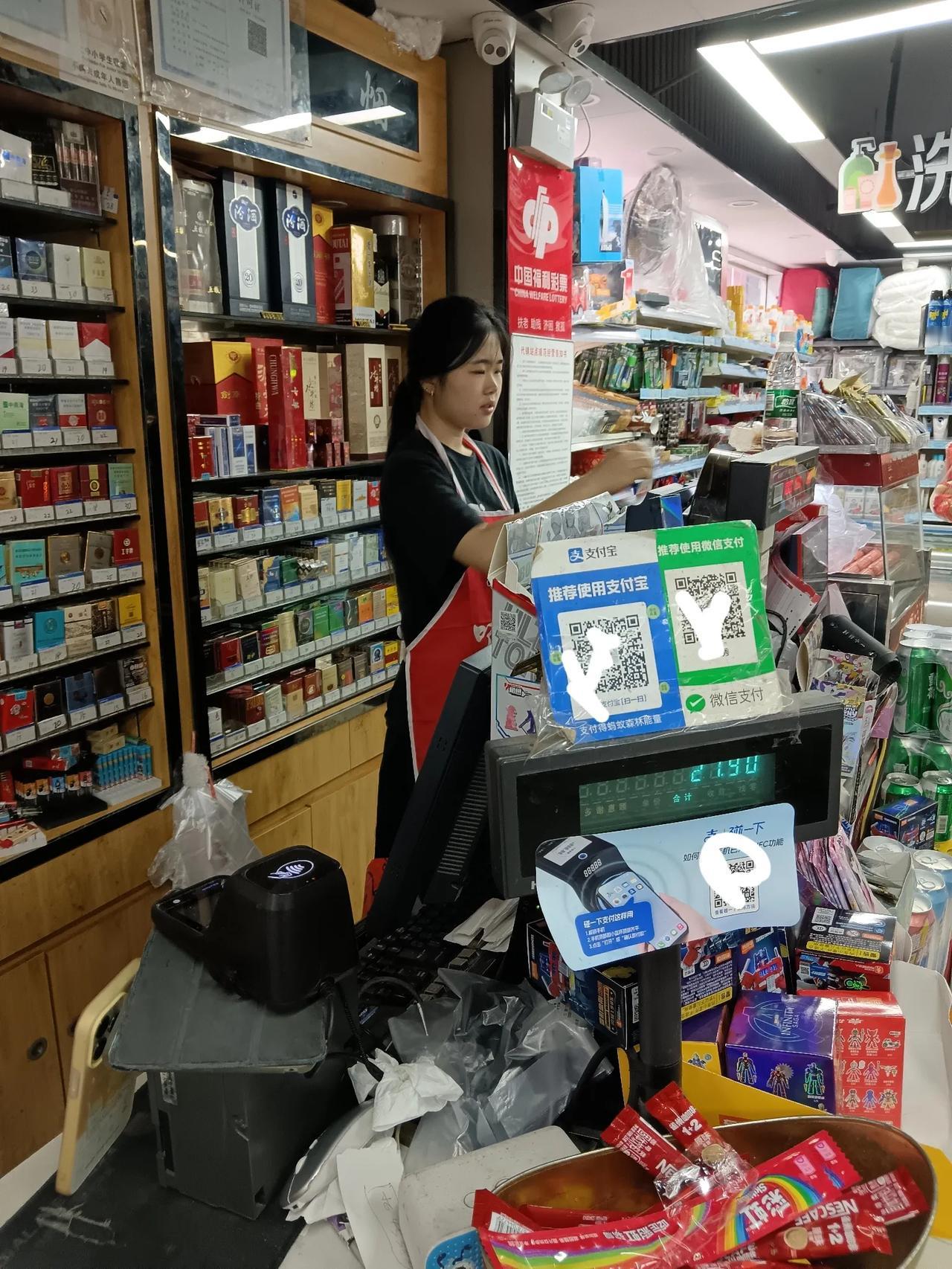 小镇做题家的白菜来了，就看谁能抓住机会。
超市老板女儿，芳龄21，初中文化，户籍