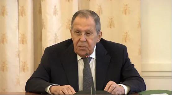 只需自己放火，不许别人点灯。俄罗斯已决定向伊朗提供包括无人机、防空系统、战斗机在