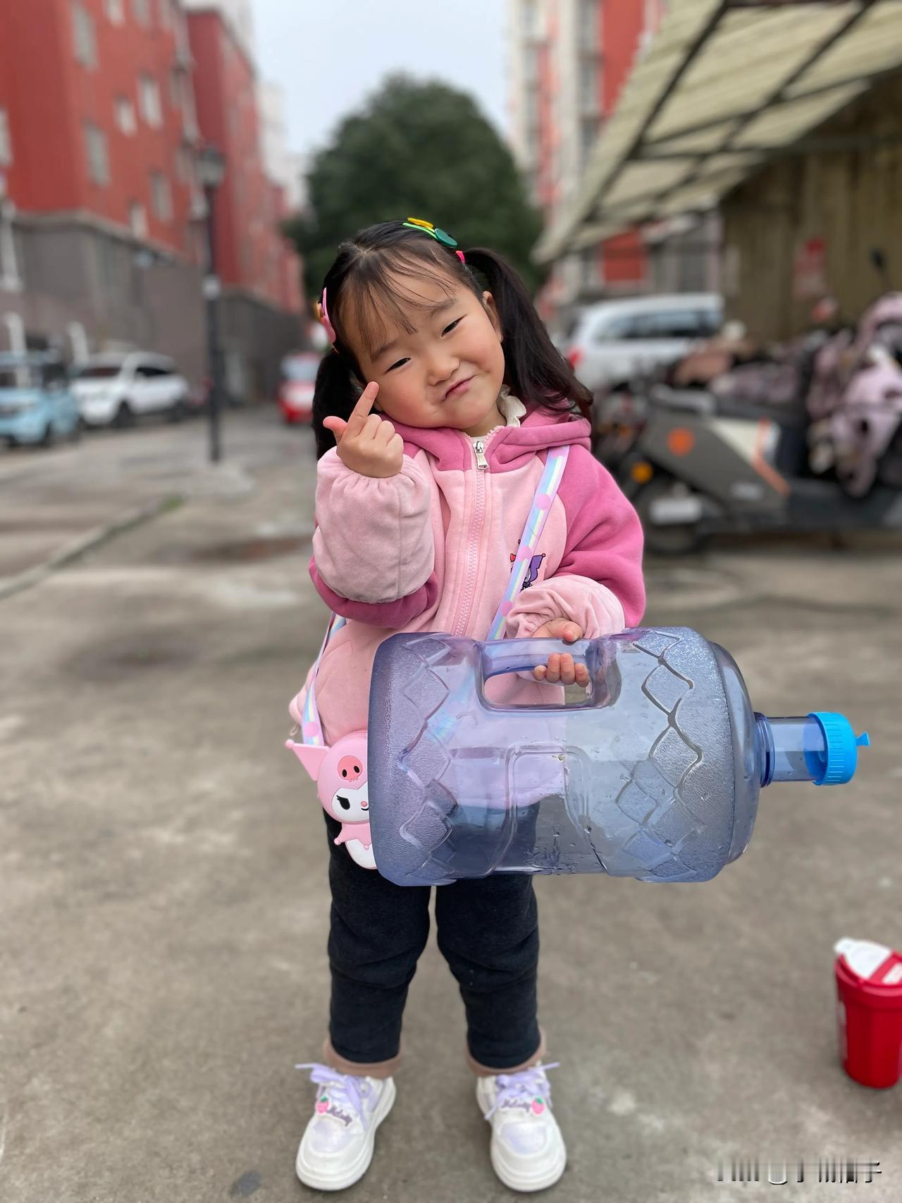 我三岁的时候，和她一样每天都有天马行空的新鲜想法吗？她三十六岁的时候，会和我一样