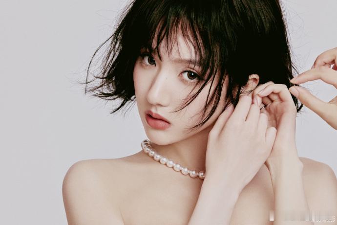 差点没认出这是苏晓彤苏晓彤短发完全不吃压力 完全好像橱窗里面的洋娃娃一样呀，说实