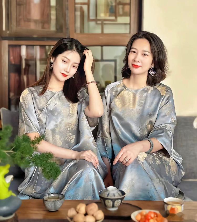 母女合照喜欢哪一个？ ​​​