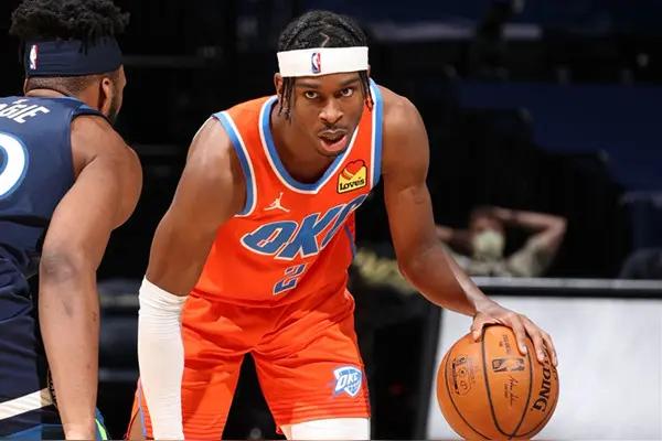 此时雷霆无比需要字母哥
最近12场输了6场，特别是被马刺三杀，面对文班亚马这座高