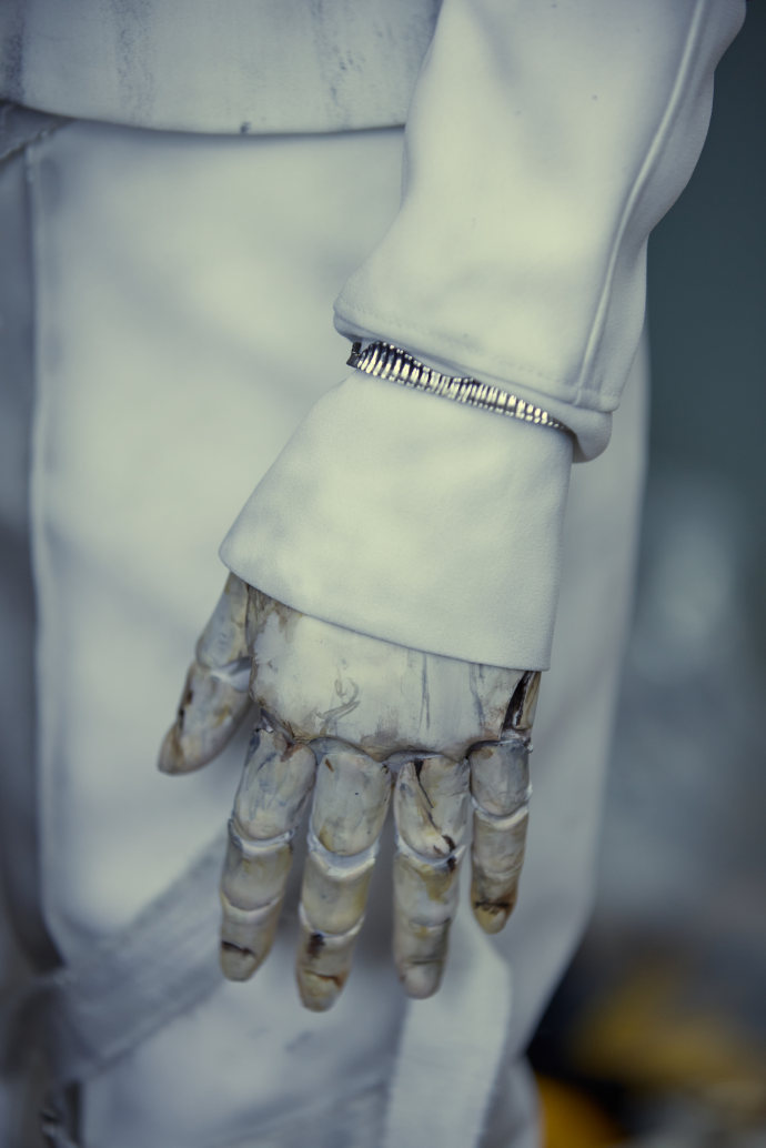 严浩翔给大家看一点点四宫格 严浩翔透露新歌要素 严浩翔给大家看一点点四宫格，严浩