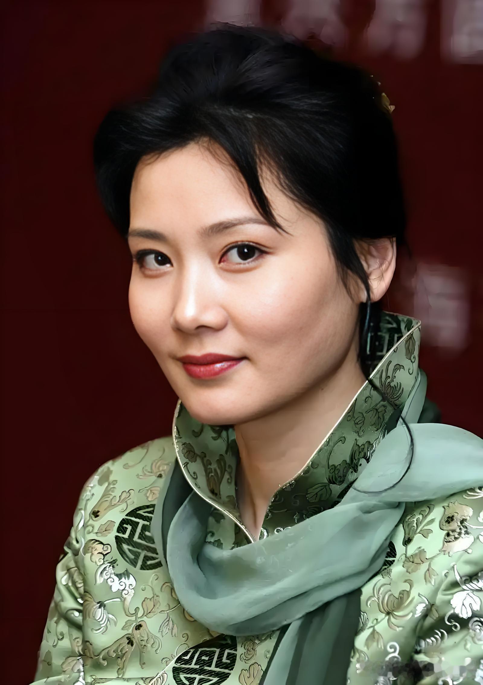 何赛飞 刘晓庆再能干也七八十岁了何赛飞说出这话，可不是在说年龄事儿，而是打心底心