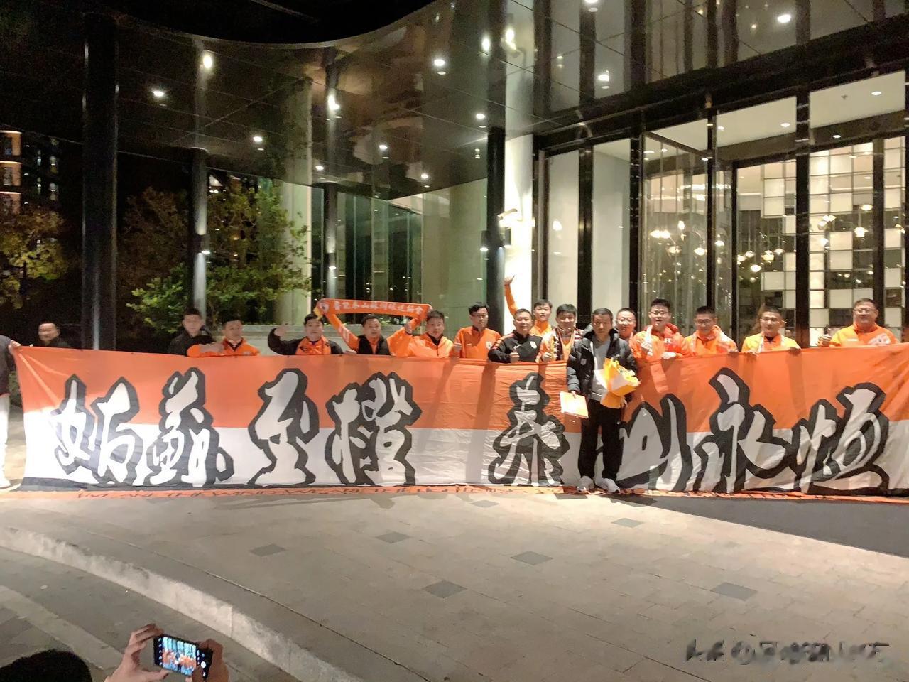 山东泰山队到达苏州！泰山队提前6天前往比赛场地，备战25号与上海申花的足协杯决赛