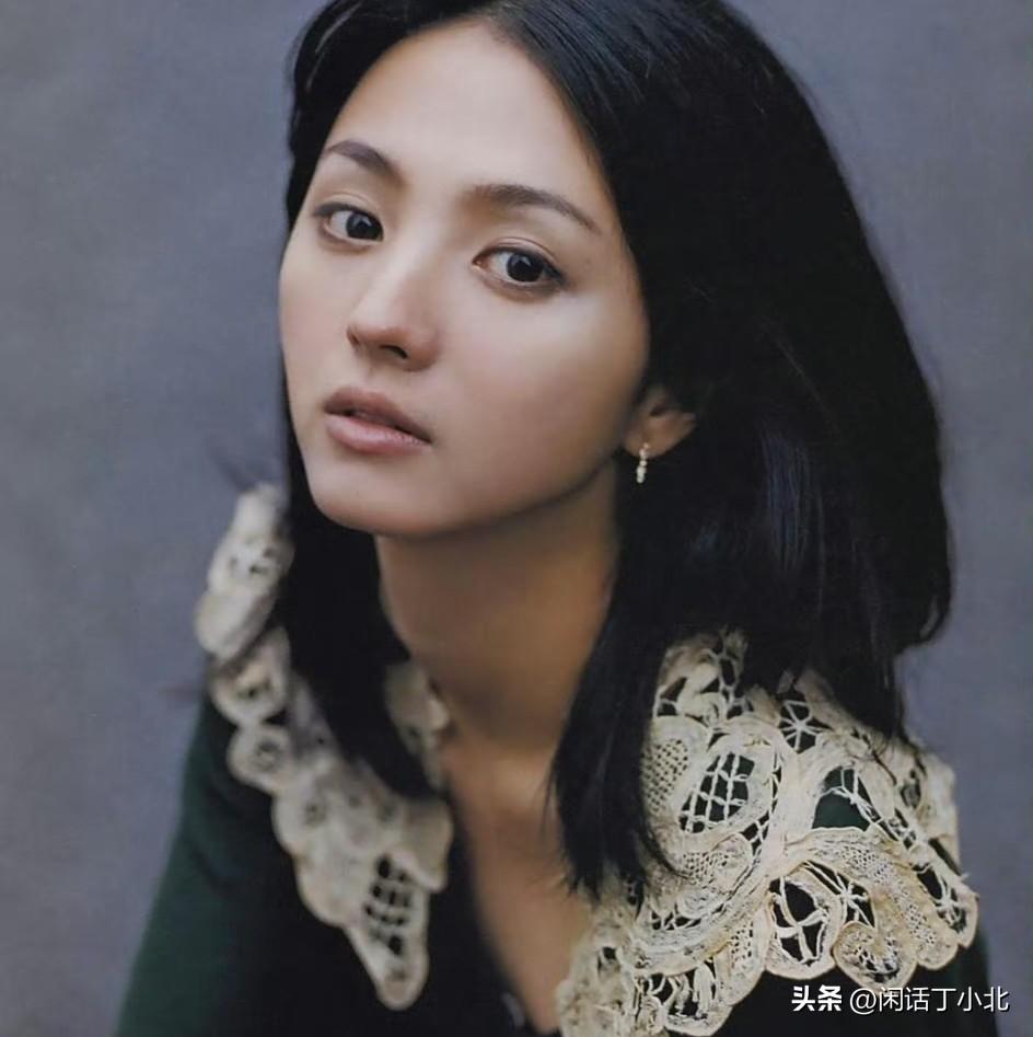 日娱资讯，本月30日，日本女演员满岛光发文宣布自己日前已再婚并怀孕，男方是模特浅