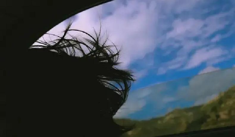 45岁这对夫妻还在为谁洗碗拖地吵得不可开交，家务成了他们婚姻里最大的火药桶，一碰