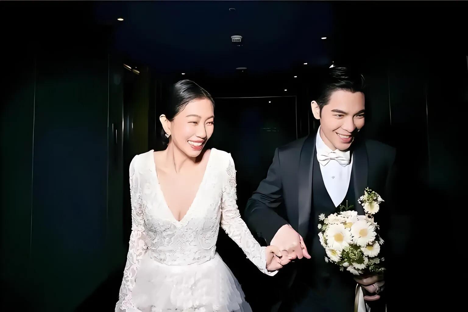 萧敬腾对老婆只有爱情没有亲情萧敬腾这句“爱，就是爱，而且还是深爱”直接戳中了！原