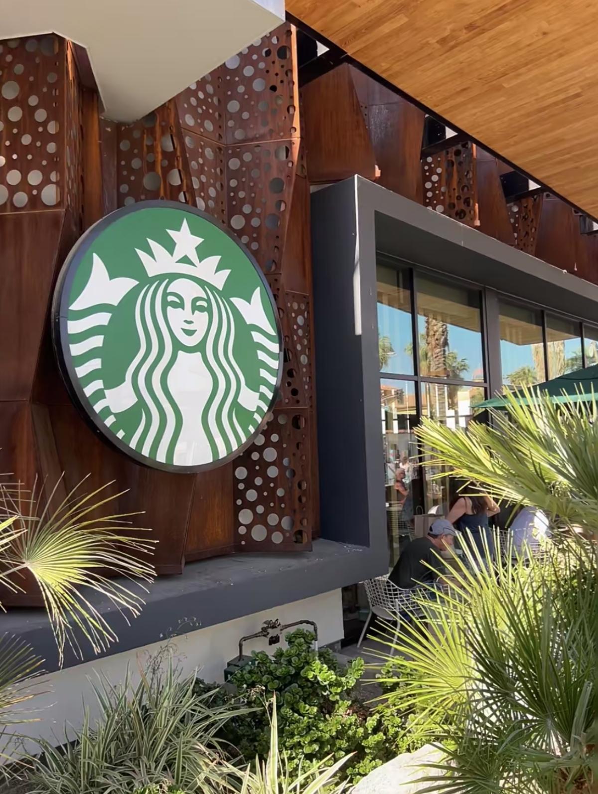 星巴克中国涨价背后：一场高端咖啡的“生存战”

最近，星巴克中国悄然调整部分产品