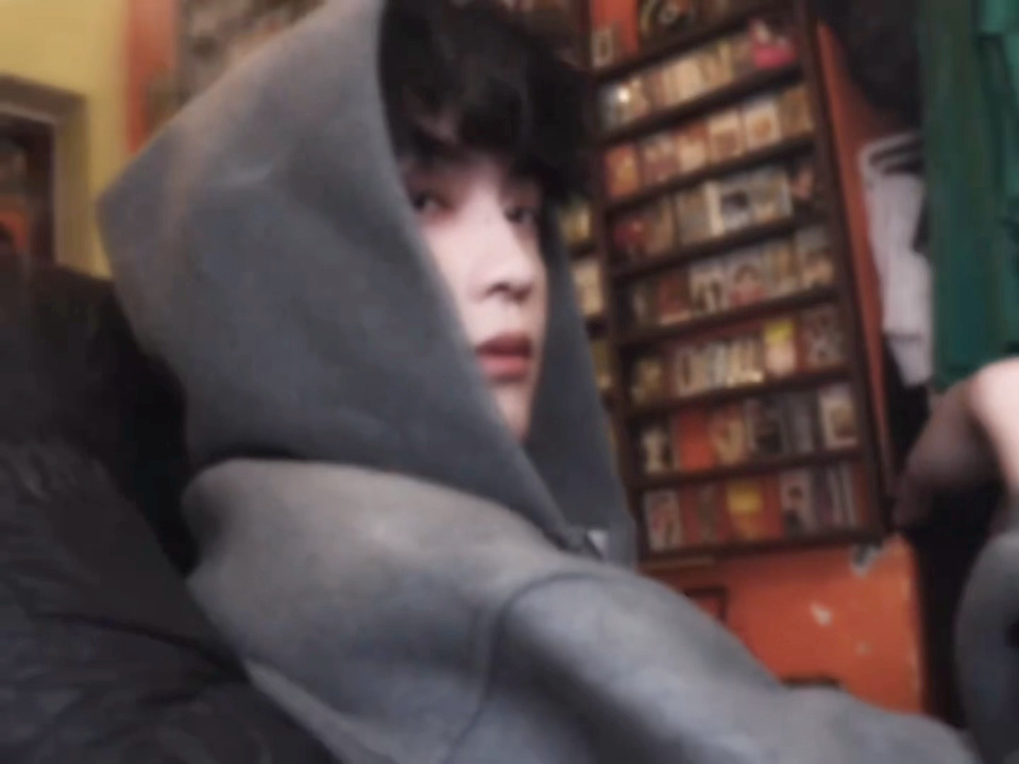 左边这是特效还是烟圈啊 