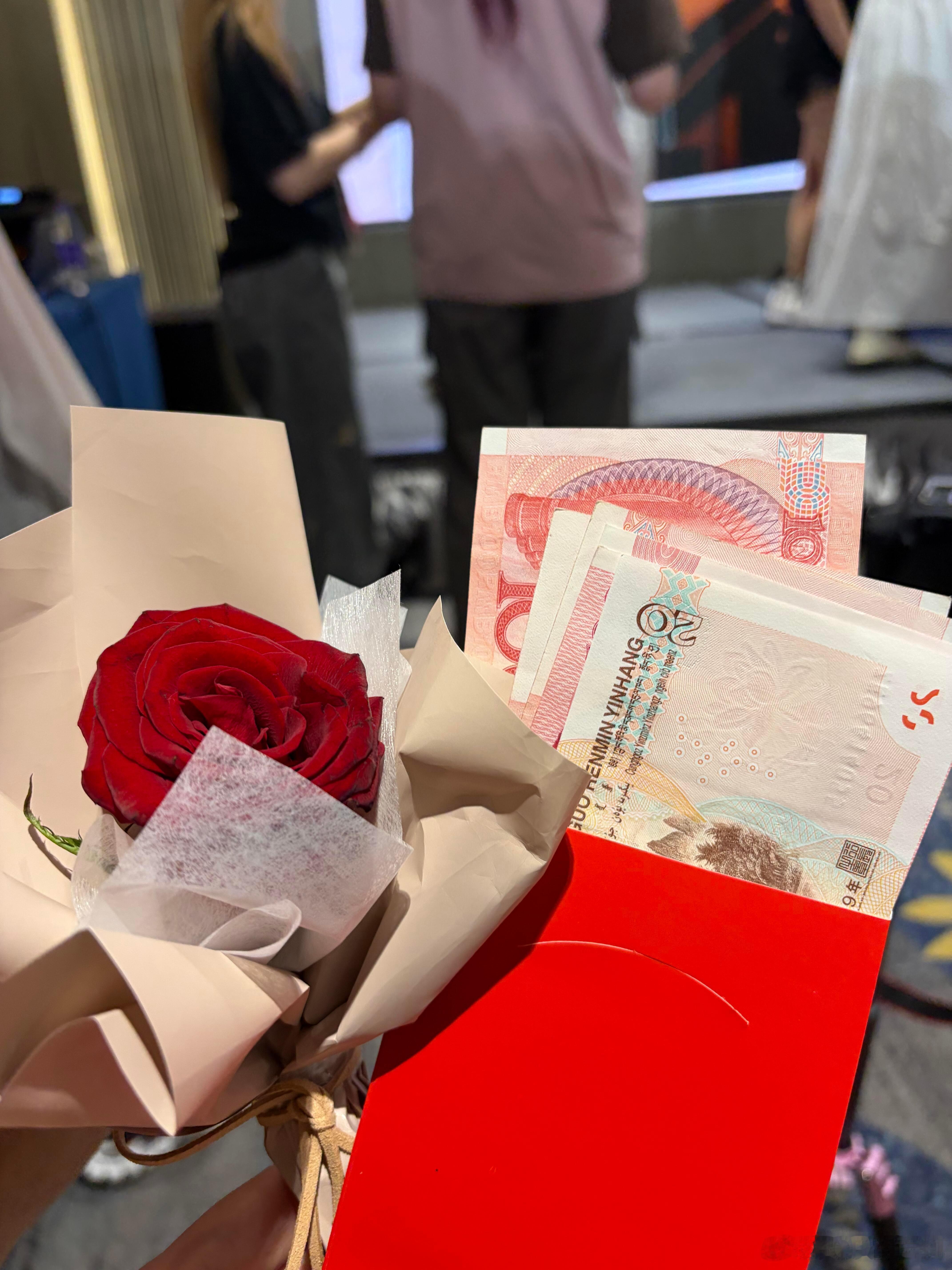 怎么会有人FM伴手礼是520的红包啊！！ 