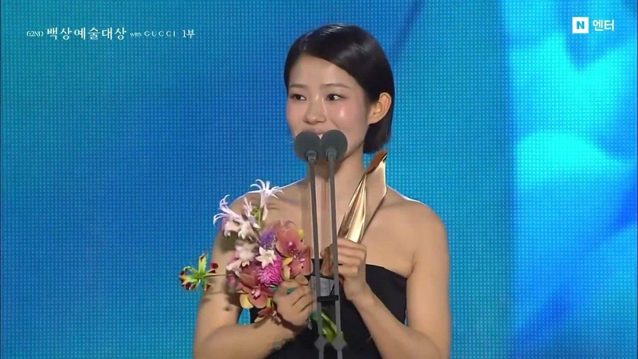 世界的主人女主获奖感言徐粹彬获奖感言我们都是世界的主人！第一部作品就获奖，恭喜徐