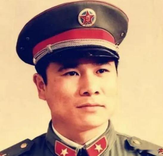 1979年中越战争，班长黄招强带着伤员们撤退，在中途清点人数时，他习惯性的喊了句