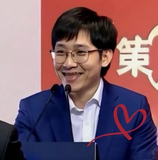 DeepSeek创始人梁文峰再次语出惊人！他说：“我们经常说中国AI和美国有一两