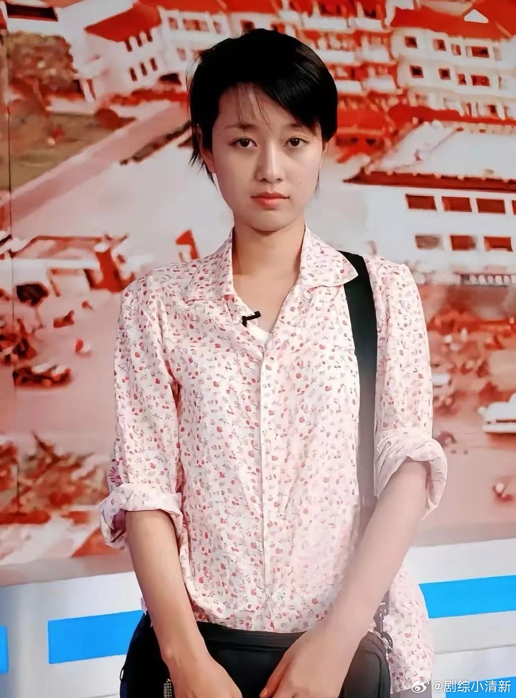 马伊琍年轻时居然这么漂亮，皮肤是真白，脸蛋绝美！可惜被文章这家伙霍霍了，如今年纪