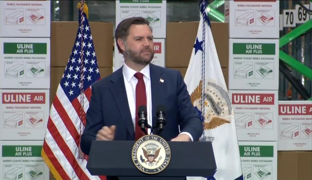 有记者问万斯：特朗普总统给美国经济打了A++++分。您会给它打几分？

万斯回答