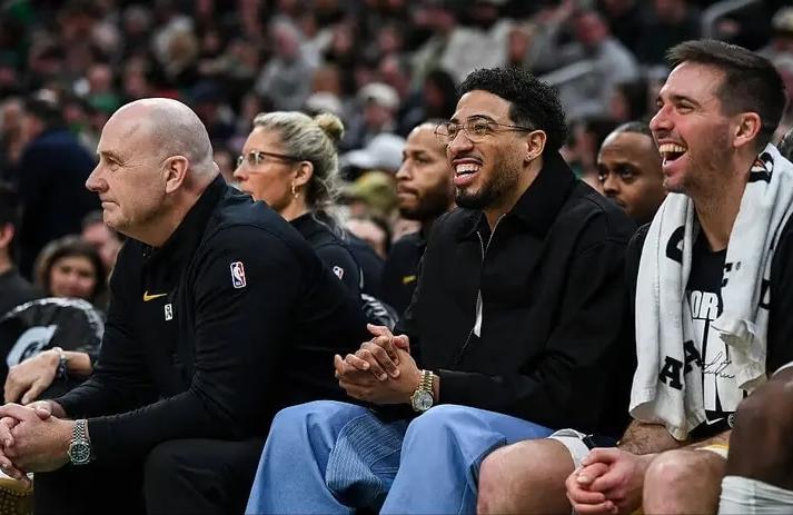 4月9日，印第安纳步行者队核心后卫泰瑞斯-哈利伯顿在个人社交媒体上分享了一个振奋