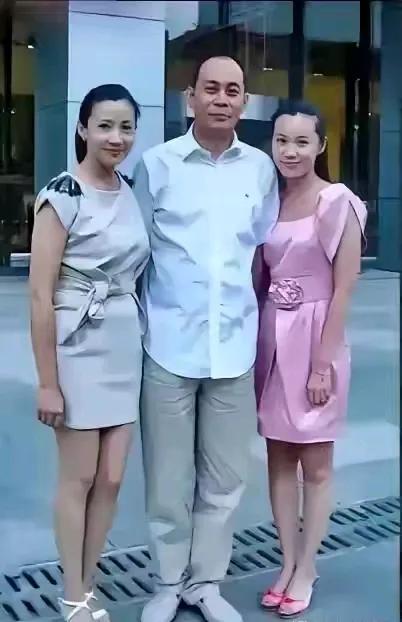 这也太有夫妻相和父母儿女相了，
演技一流，
真实不夸张，
是真正男子汉，
老爷们