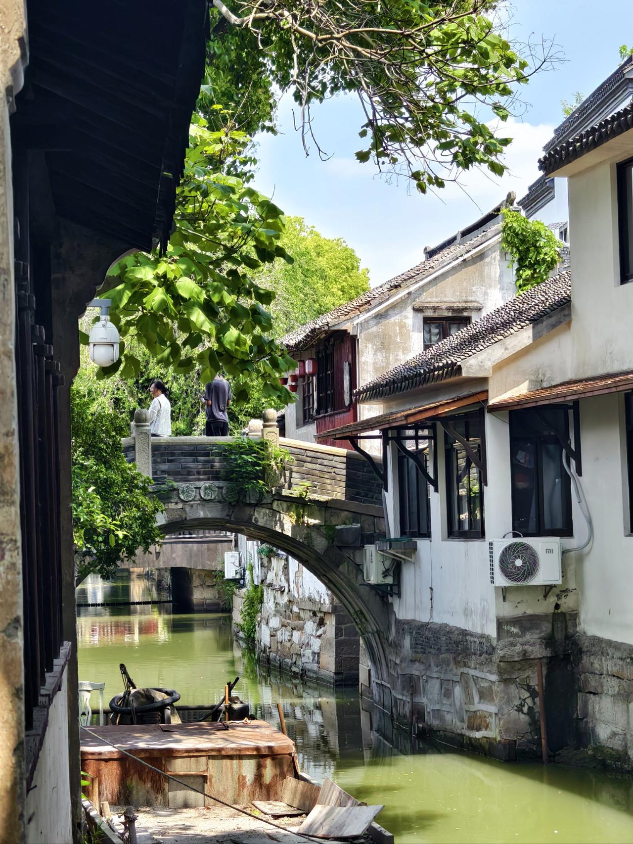 江苏昆山旅游，锦溪古镇美景打卡攻略！
锦溪古镇
美景和美食推荐：
1、十眼桥、古