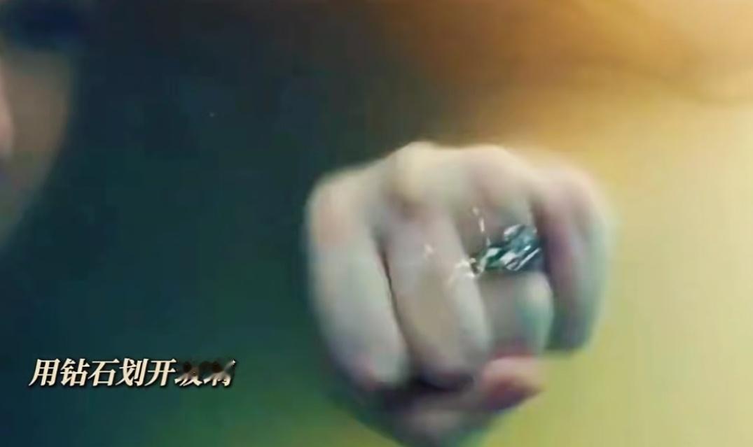 不能救命的钻石不是好钻石骑士团：我们靠魔法和智慧亨莉：不，我们靠钻石（物理破窗）