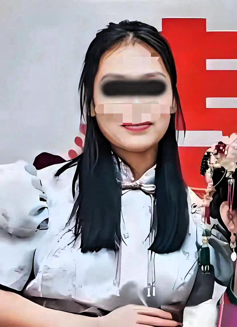 金毛判了，白某这第三者下场太惨，真是大快人心！

她明知金毛有家庭，还硬插
一脚