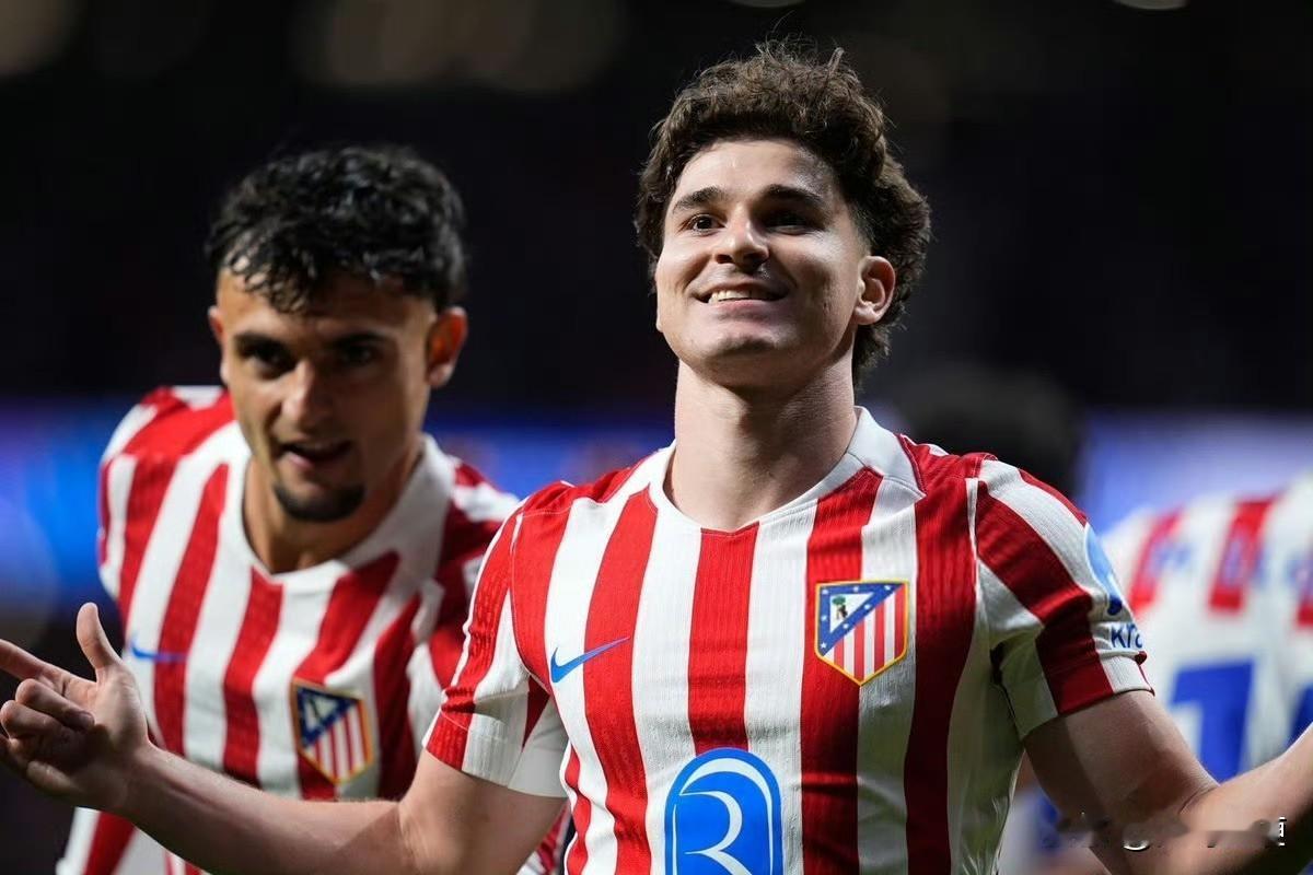 今天凌晨！阿根廷🇦🇷球迷肯定是揪心的，但愿小蜘蛛阿尔瓦雷斯伤无大碍，别影响到