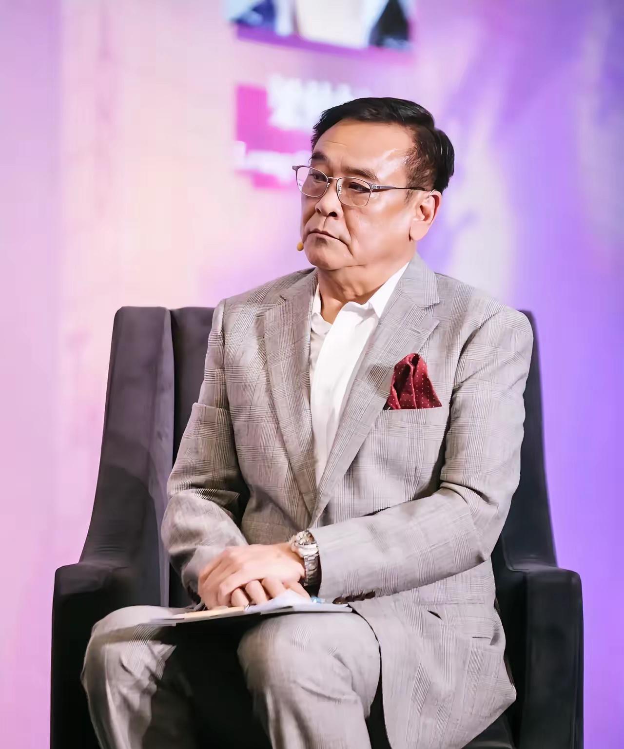 如果世上有后悔药，最先抢着吃的肯定是尔冬升。他千不该万不该，不该三年前看完《给阿