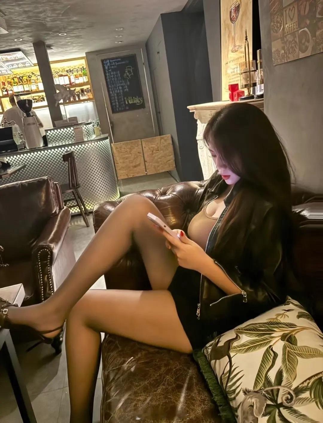 现在满大街，都是朝气蓬勃的老年人，以及死气沉沉的年轻人。对此，我有三个建议：1.