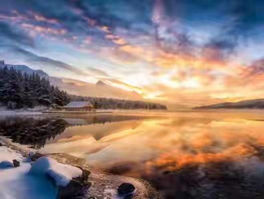 清江引·真光之人
真光藏心尘路漫，
久压深沉淀。
时临耀目明，
刻至华光璨。
绽