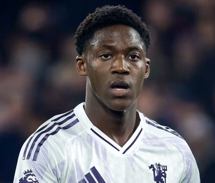 📢 迈克尔·卡里克被问及是否相信科比·梅努会与曼联续约时表示：“显然，我们希望