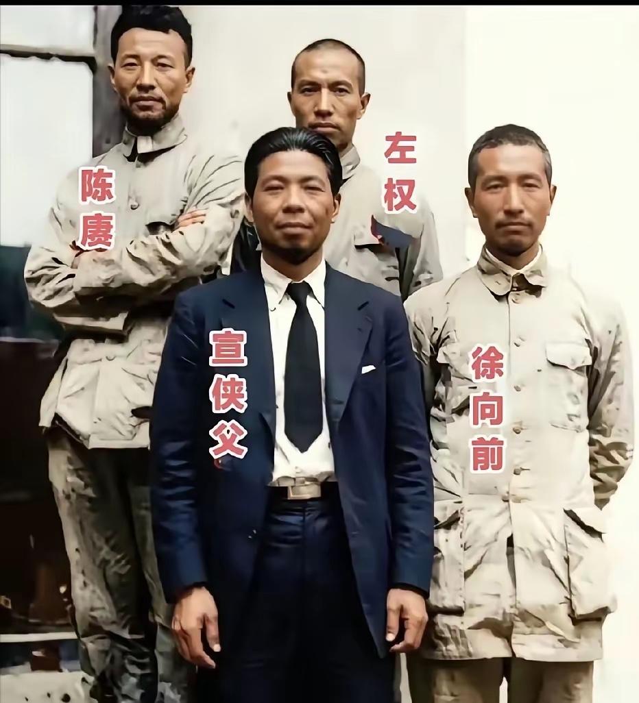 这张珍贵历史照片摄于1937年夏，西安八路军办事处，四位主角均为黄埔军校一期毕业