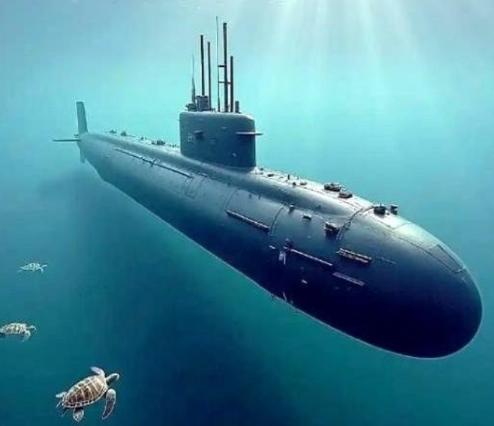 一台核潜艇，如果把人全撤走，理论上能趴在海底30年不动。但只要人一进去，倒计时就