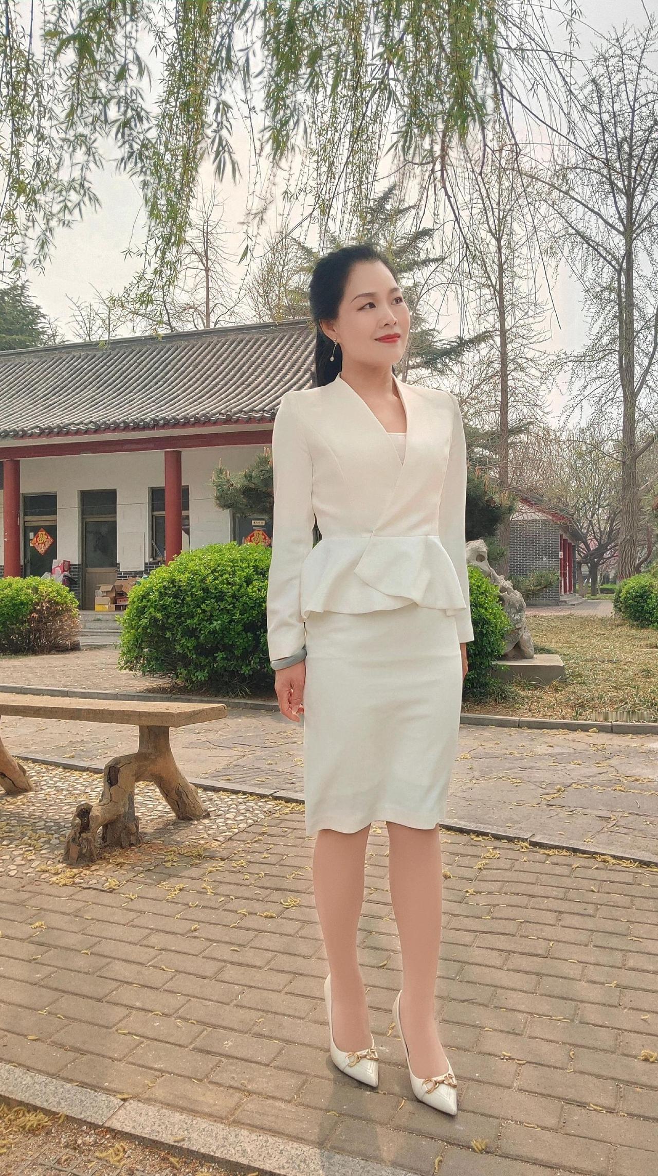 女生如何穿搭看起来时尚更有品味呢