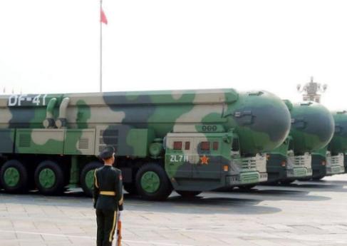 中国核弹头产量暴增，发射井遍地开花？西方舆论，已经炸锅。外媒疯传，中国核弹头生产