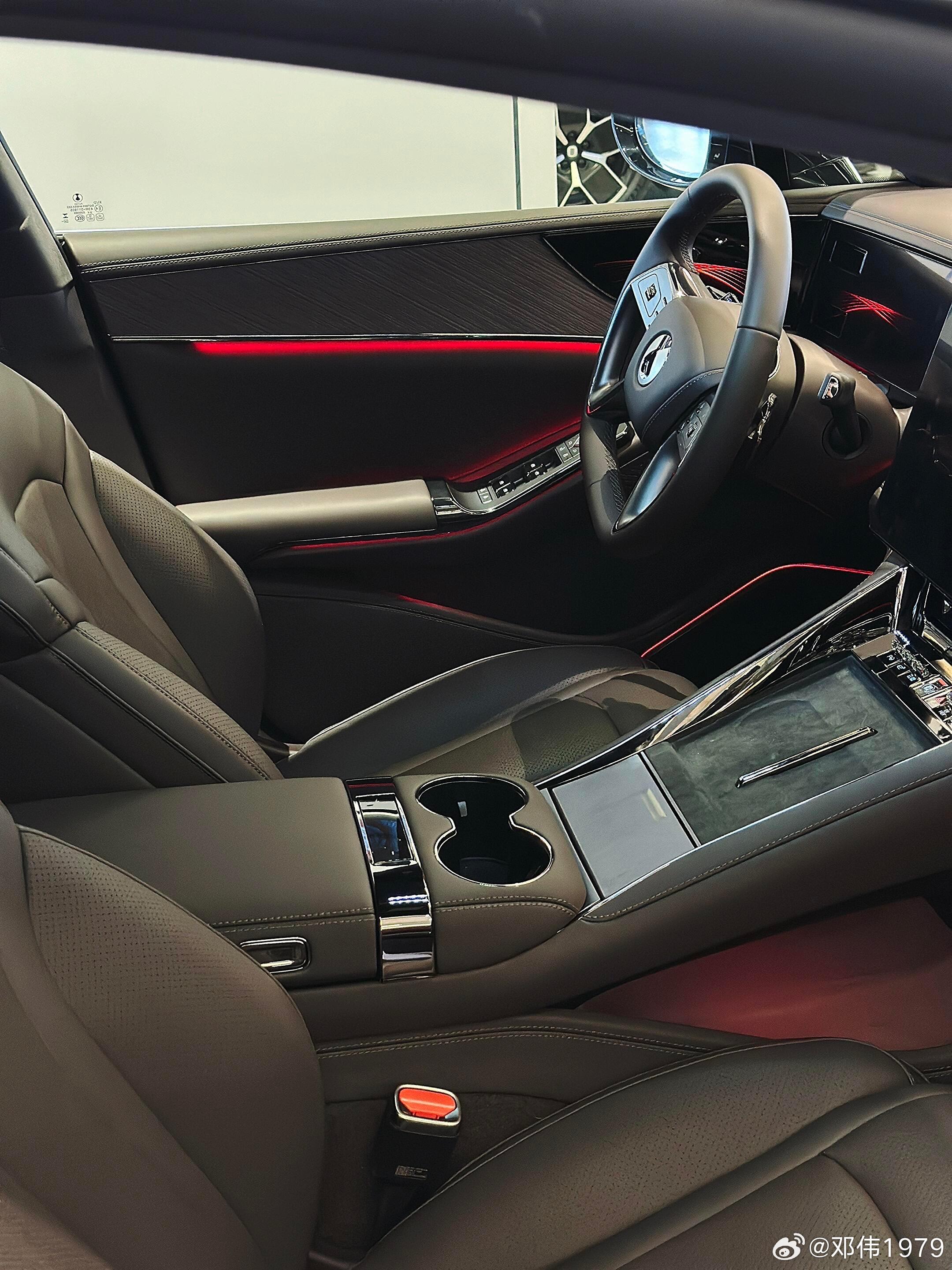 少见的白色腾势Z9 挺好腾势