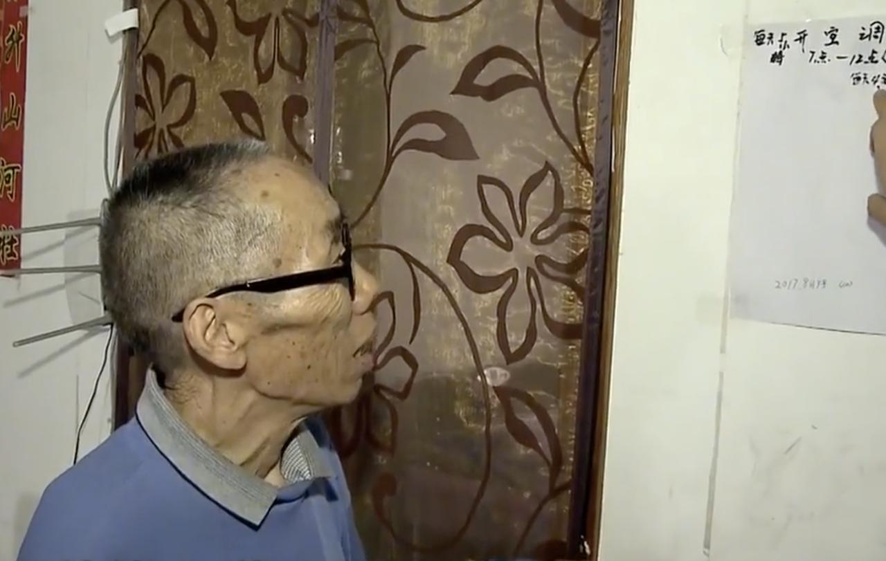 湖南长沙，一男子抛妻弃子，跟着情人跑了，他养大情人2个儿子，还给他们买房子结婚，
