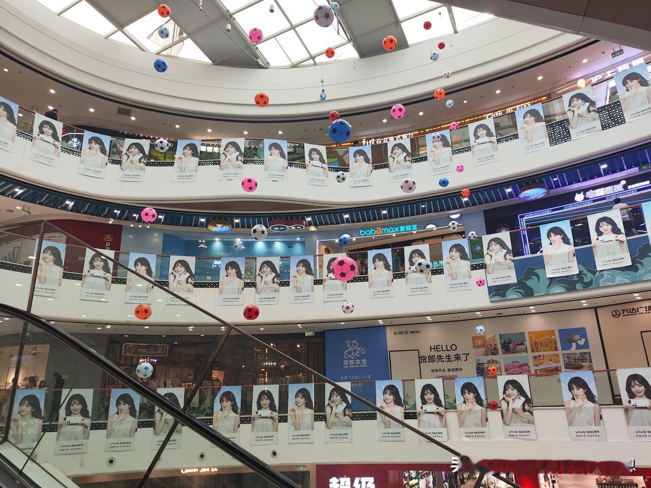 这个vivo手机
下血本了
万达全是美女广告
哈哈哈哈哈新vivo vivo新长