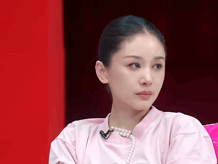 王子文回应王琳王子文看王琳的故事哭了，不是因为她和王琳都是单亲妈妈，而是因为她们