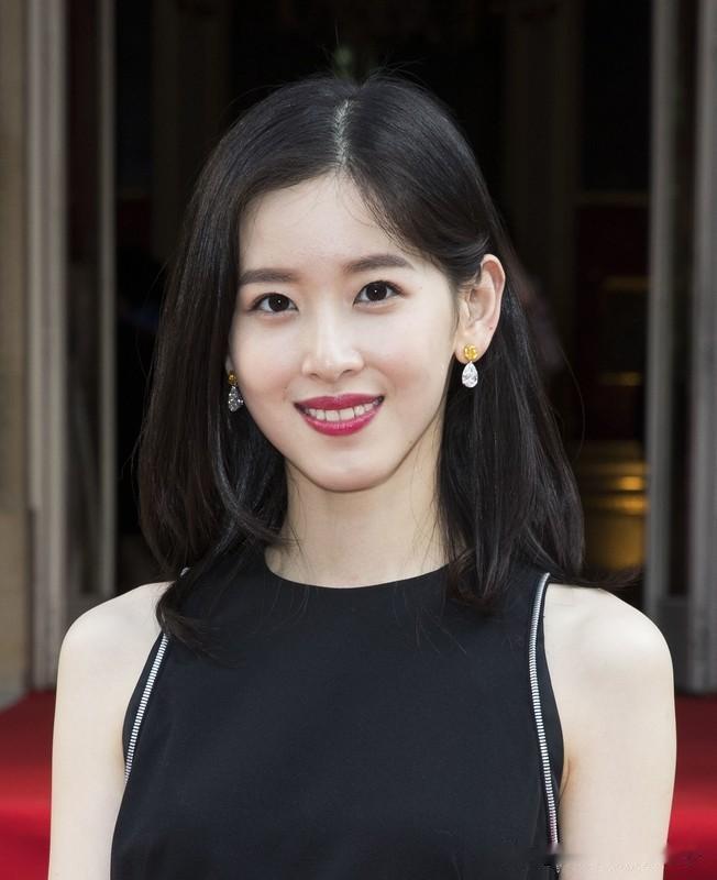 章泽天称完全不给孩子看社交媒体 章泽天在播客里和刘嘉玲聊青少年上网，明确表示完全