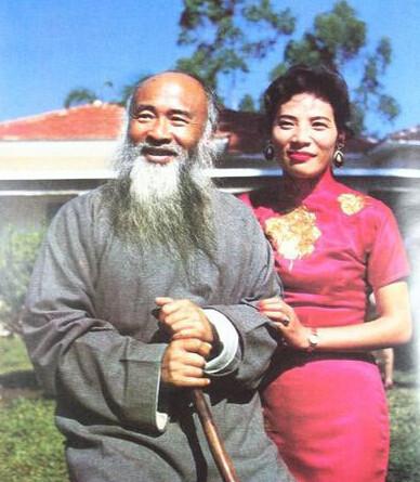 1947年，48岁的张大千娶18岁的徐雯波为妻。新婚之夜，徐雯波娇羞地喊他:“叔