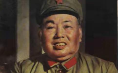 沙场生死同心十七年隔阂，两大猛将并无私怨，误会解开尽显老一辈风骨
 
提起许世友