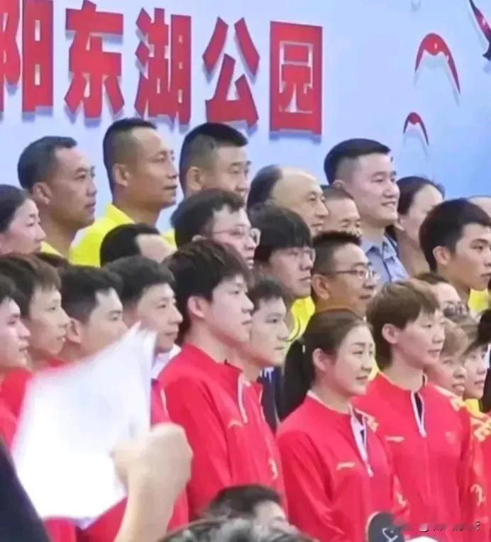 国乒球队奥运冠军代表团于8月22日抵达甘肃庆阳，启动为期两天的“南梁·红色教育”